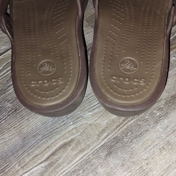 CROCS Patricia Wedge Sandals Brown  Sz 9  EUC - Picture 6 of 7